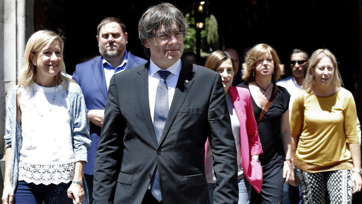 Puigdemont, en el acto de compromiso con el referéndum celebrado ayer. ANDREU DALMAU