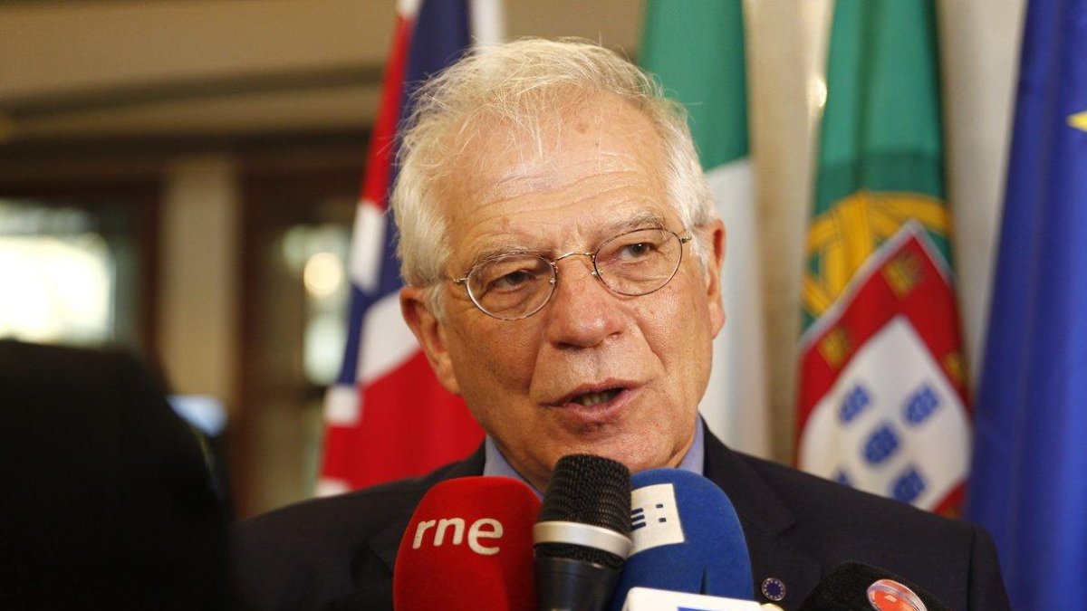 El ministro de Exteriores, Josep Borrell, el 7 de febrero en Montevideo.