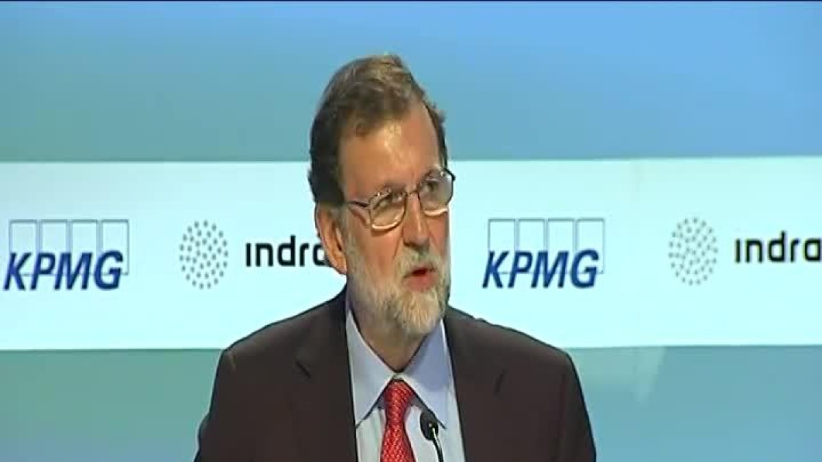 "No voy a autorizar ningún referéndum para la secesión porque no puedo ni quiero", afirma el presidente del Gobierno Mariano Rajoy.