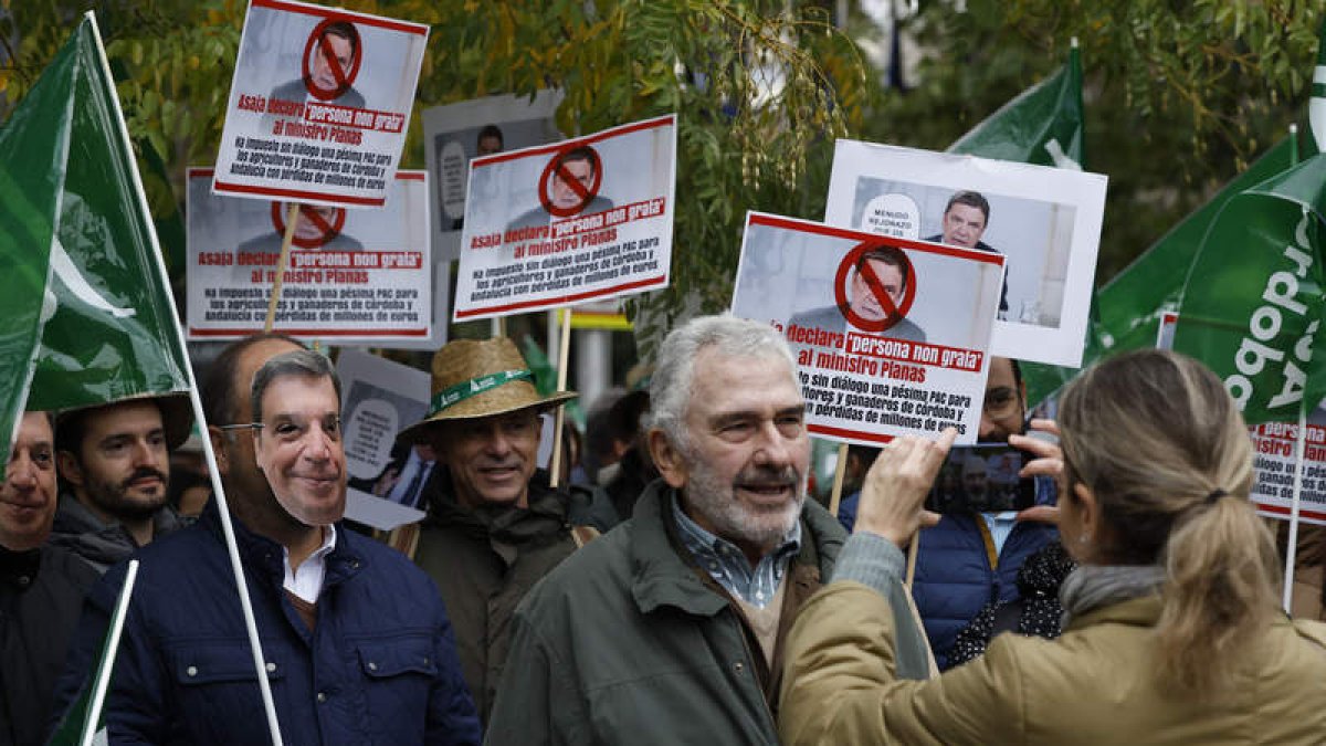 Un momento de la concentración ayer de Asaja en Madrid. CHEMA MOYA