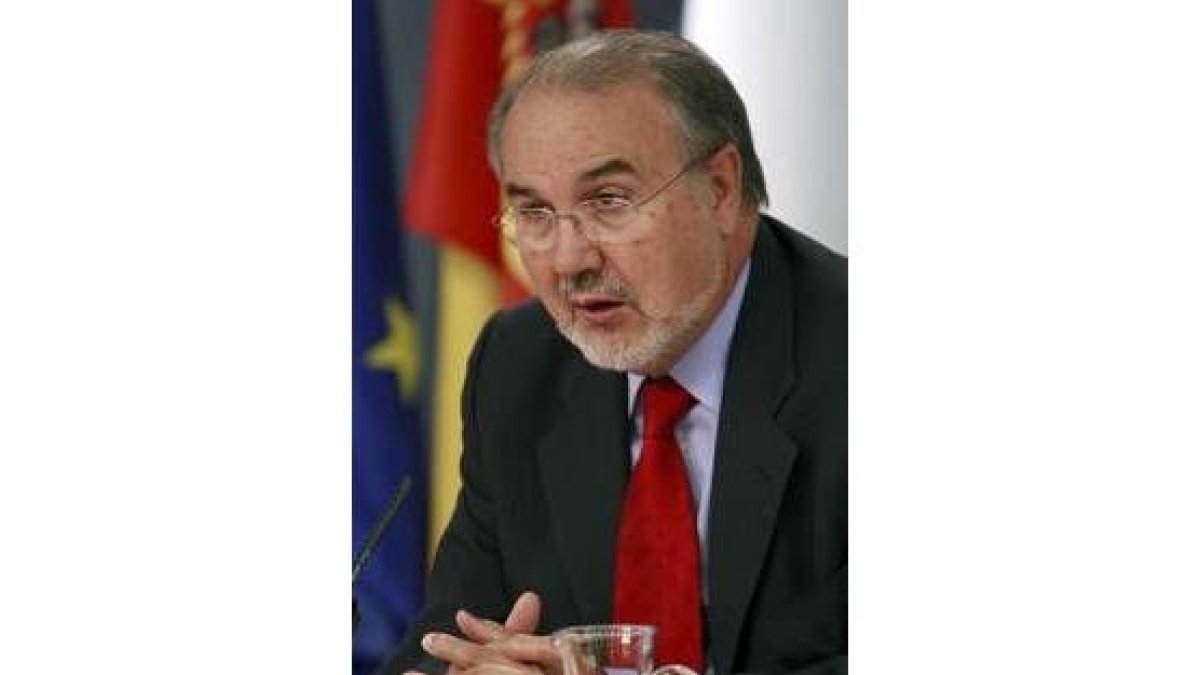 Pedro Solbes informó sobre la situación de la economía española