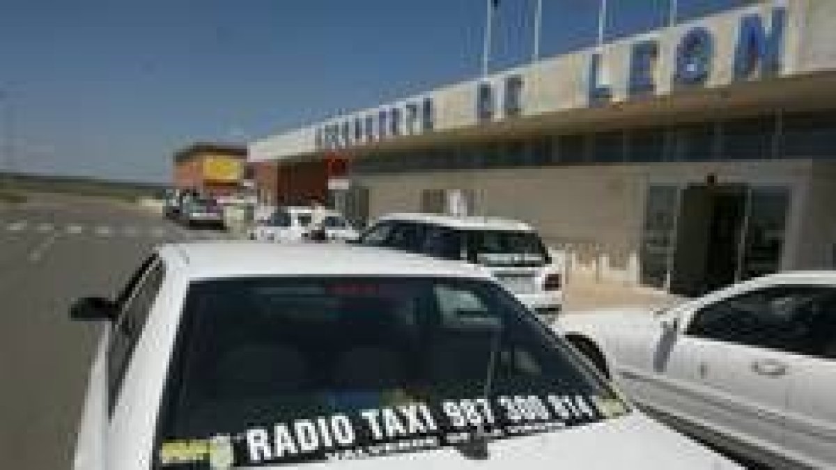 Imagen reciente de taxis de Valverde y San Andrés en el aeropuerto