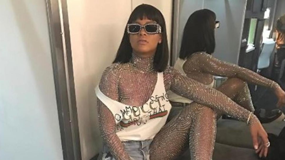 Rihanna, con su modelito de Gucci.