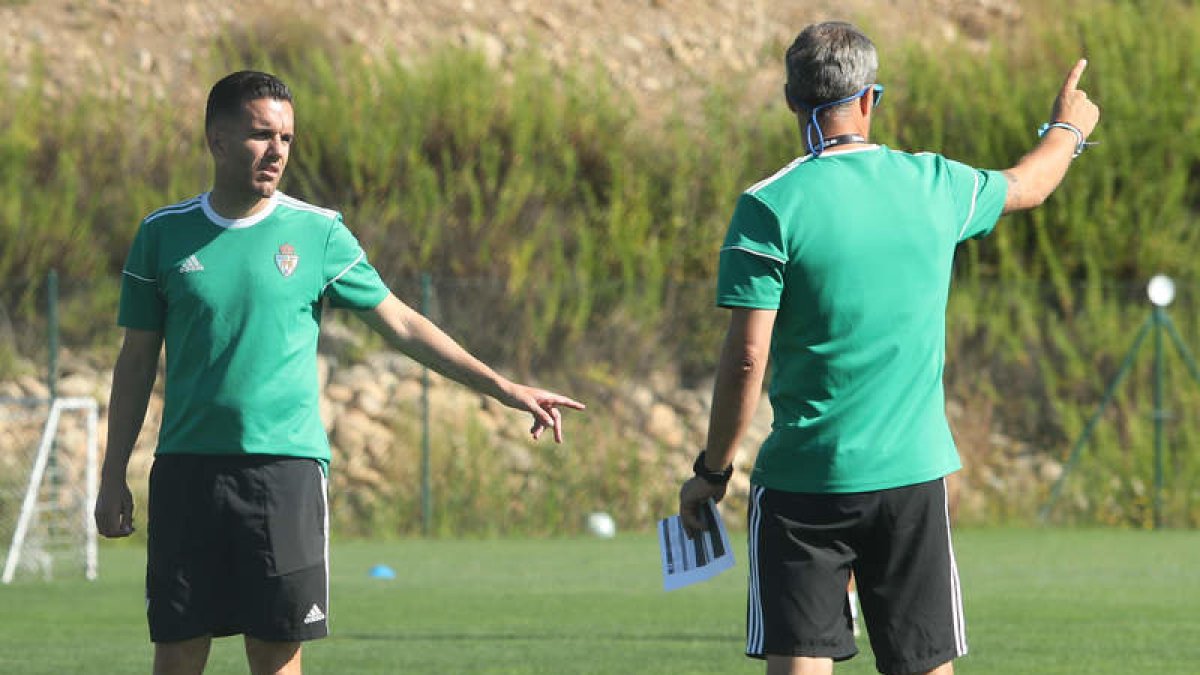 Bolo y Julio Álvarez, técnicos de la SDP, fueron jugadores del Numancia. LDLM