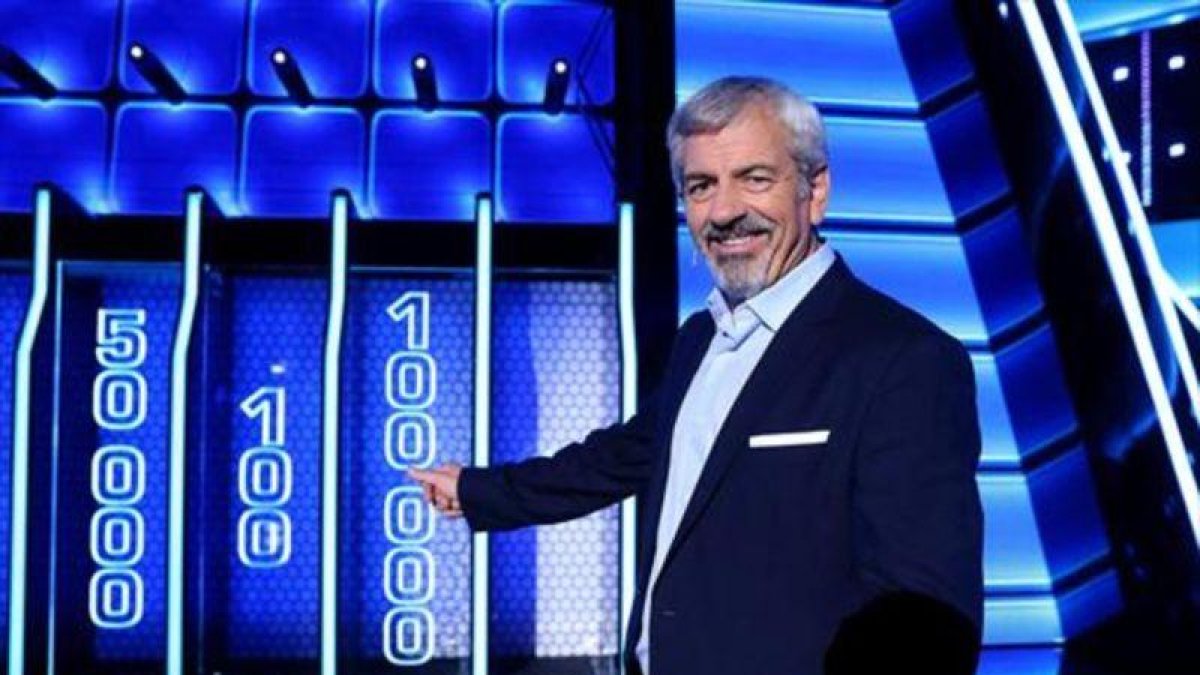 El presentador Carlos Sobera, en el plató de The wall, concurso de Tele 5.