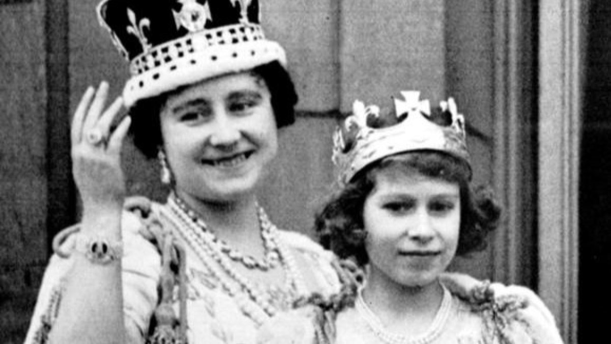 La reina Isabel II, en una foto con la reina madre de 1937. DL