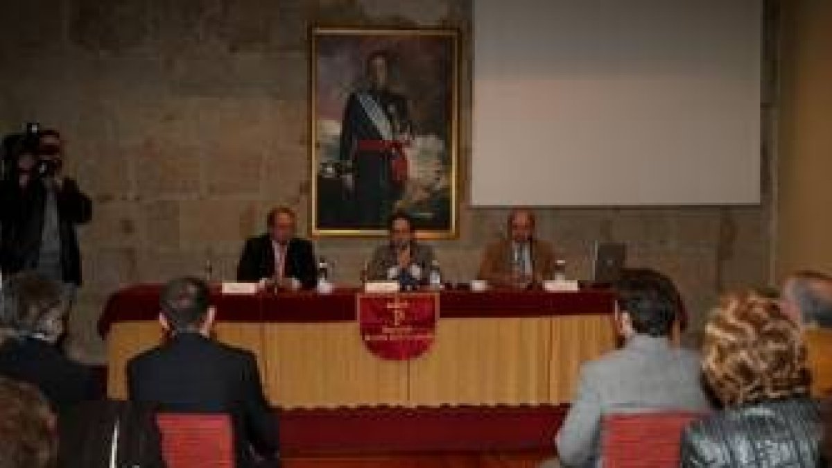 EL delegado de la Junta, Eduardo Fernández, Luis Aznar y el diputado Francisco Castañón