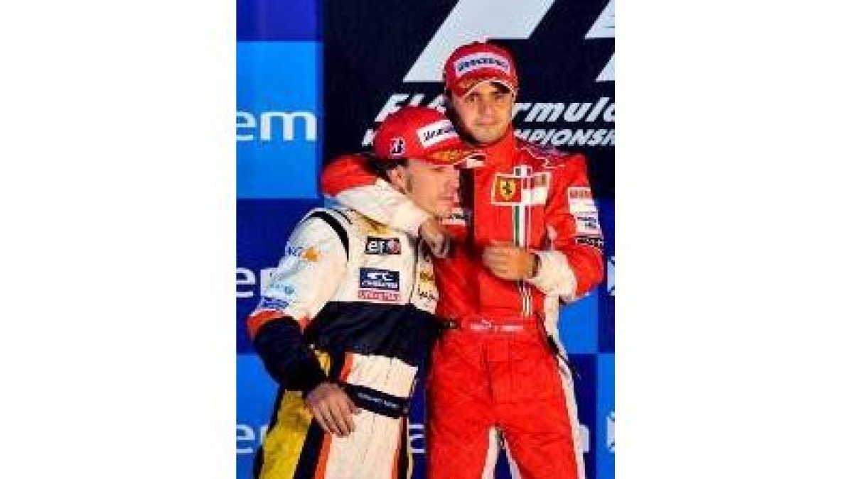 Alonso, junto a Massa, en el podio del Gran Premio de Brasil