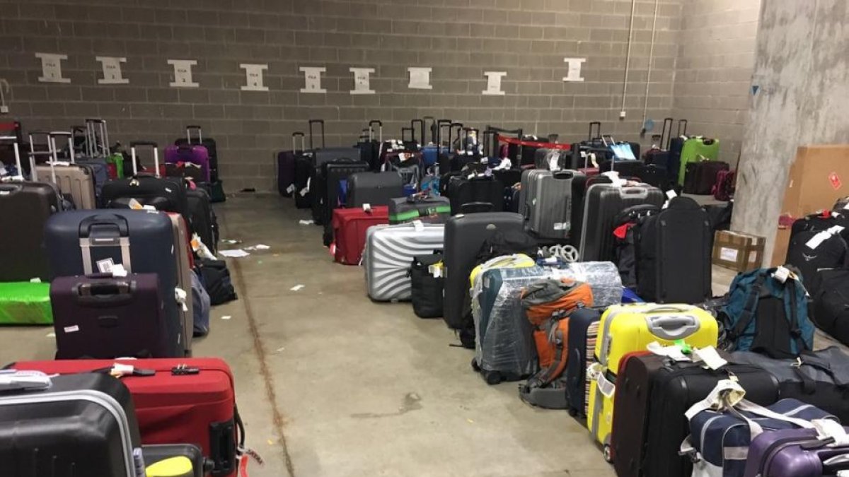 Acumulación de maletas en el aeropuerto de El Prat