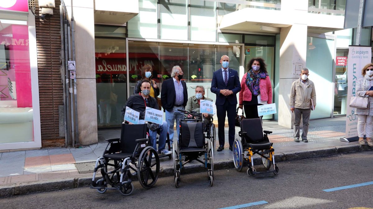 Presentación de la campaña sobre el buen uso de las plazas de movilidad reducida. AYUNTAMIENTO DE LEÓN