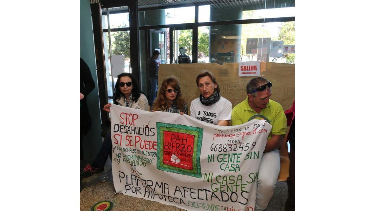 Imagen de archivo de una protesta de la PAH Bierzo. L. DE LA MATA