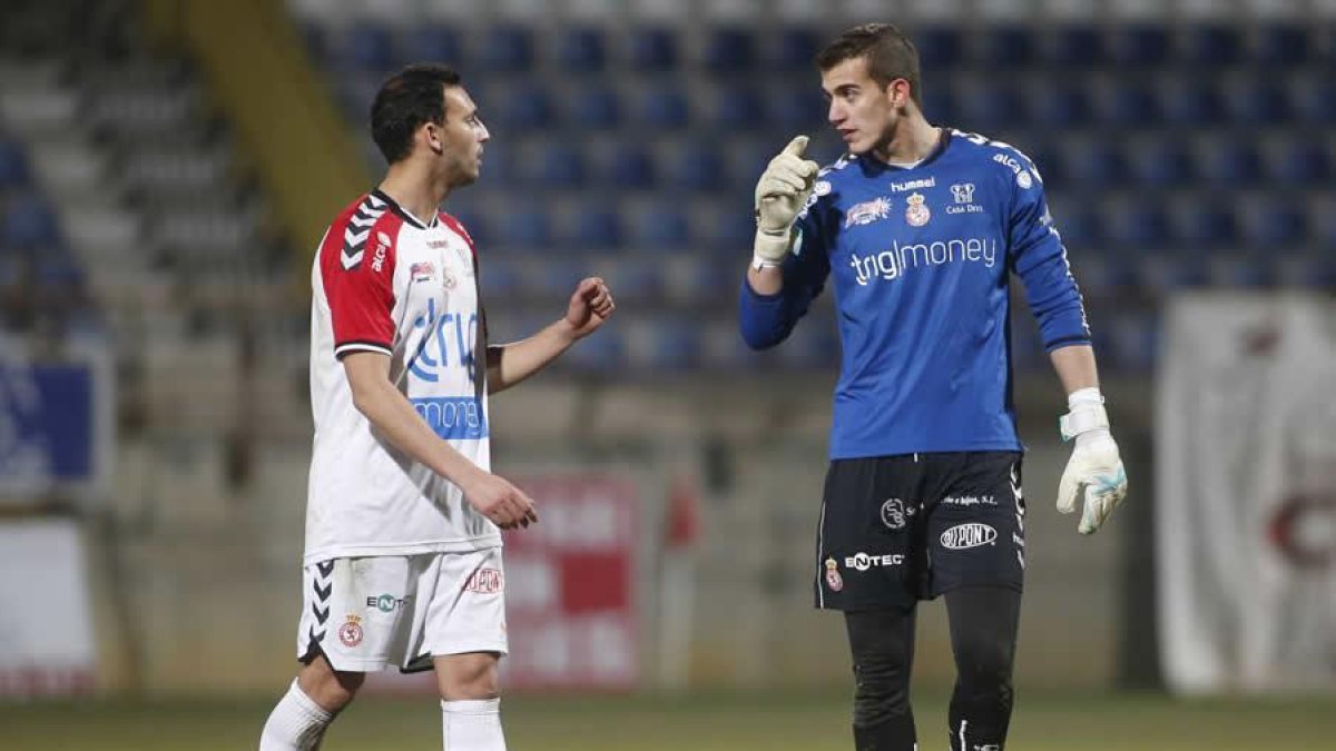 Leandro Montagud, a la derecha, regresa a la Cultural tras su pase por Villanovense y RCD Mallorca.