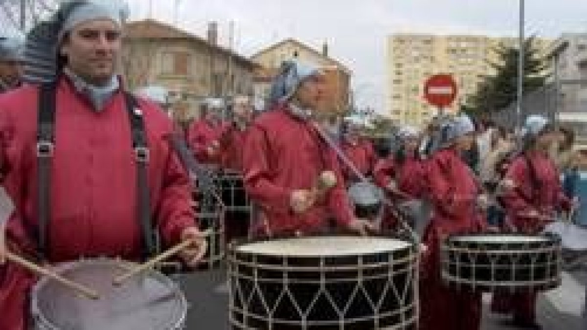 La Banda de Tambores y Bombos de la Oración del Huerto de Teruel, durante el paseíllo