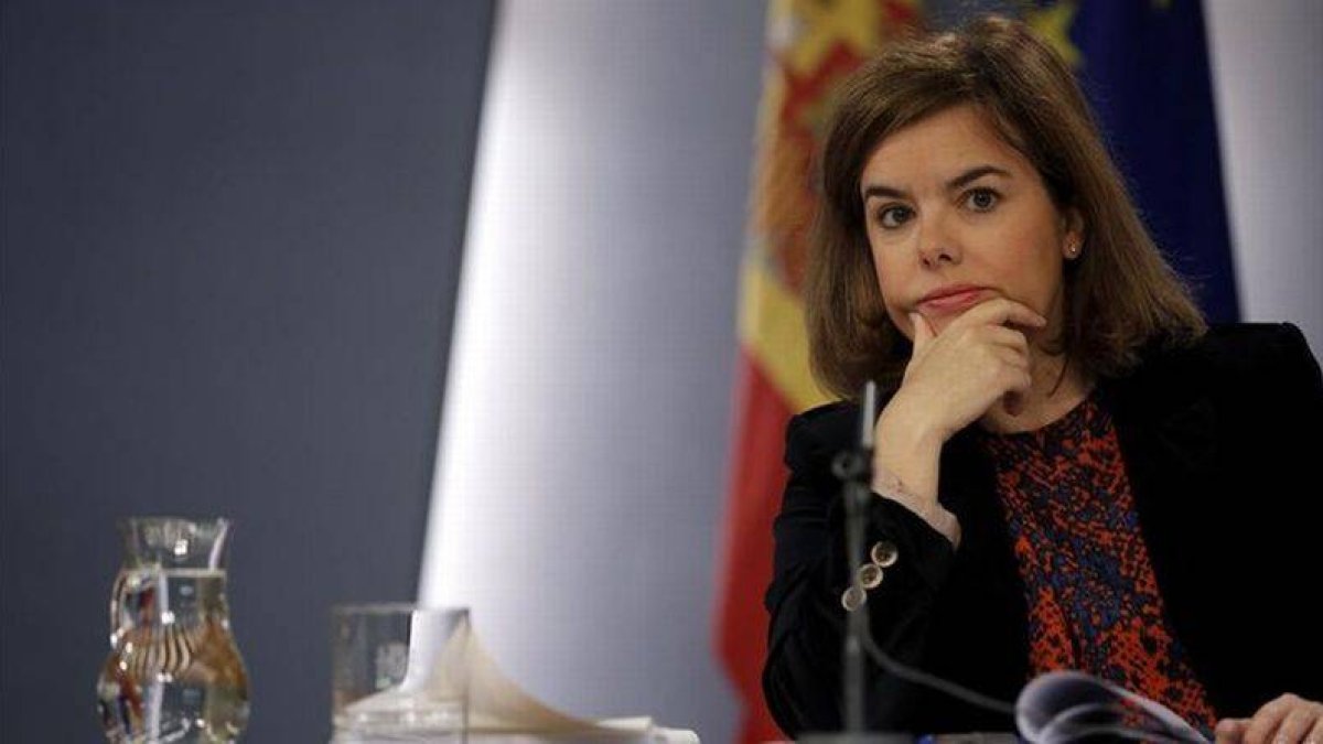 La vicepresidenta del Gobierno, Soraya Sáenz de Santamaría, en la rueda de prensa posterior al Consejo de Ministros.