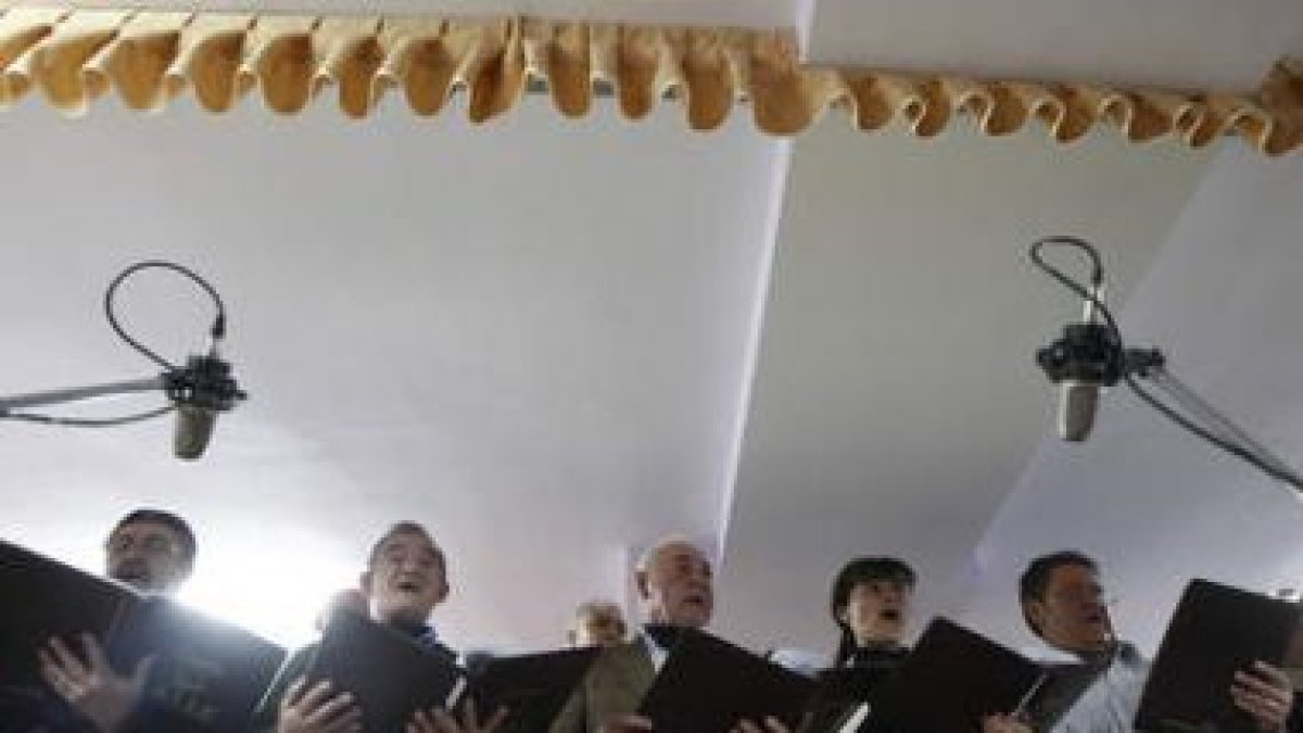 Una de las actuaciones del coro de la Asociación de Laringectomizados.