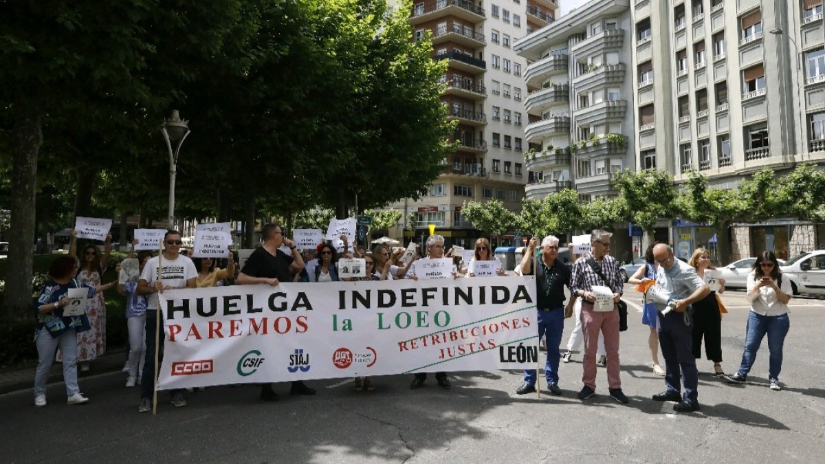 Los cortes de tráfico se repitieron ayer de nuevo. FERNANDO OTERO