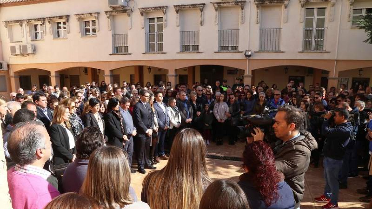 Concentración por la mujer asesinada en Granada.
