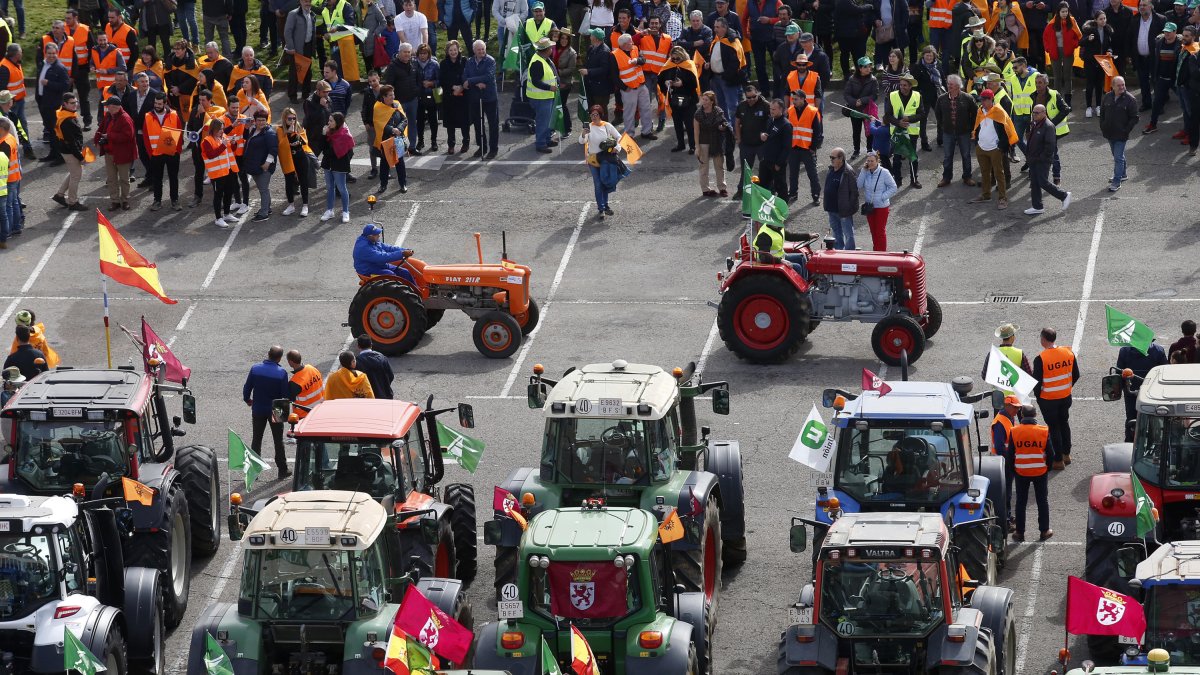 Manifestación de agricultores y ganaderos en León. F. Otero Perandones.