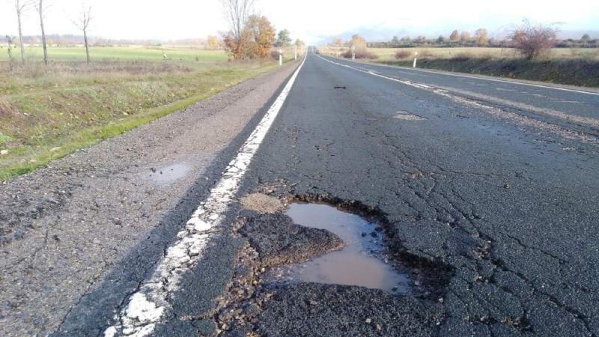 Estado de la N-625 a su paso por Cistierna. CAMPOS