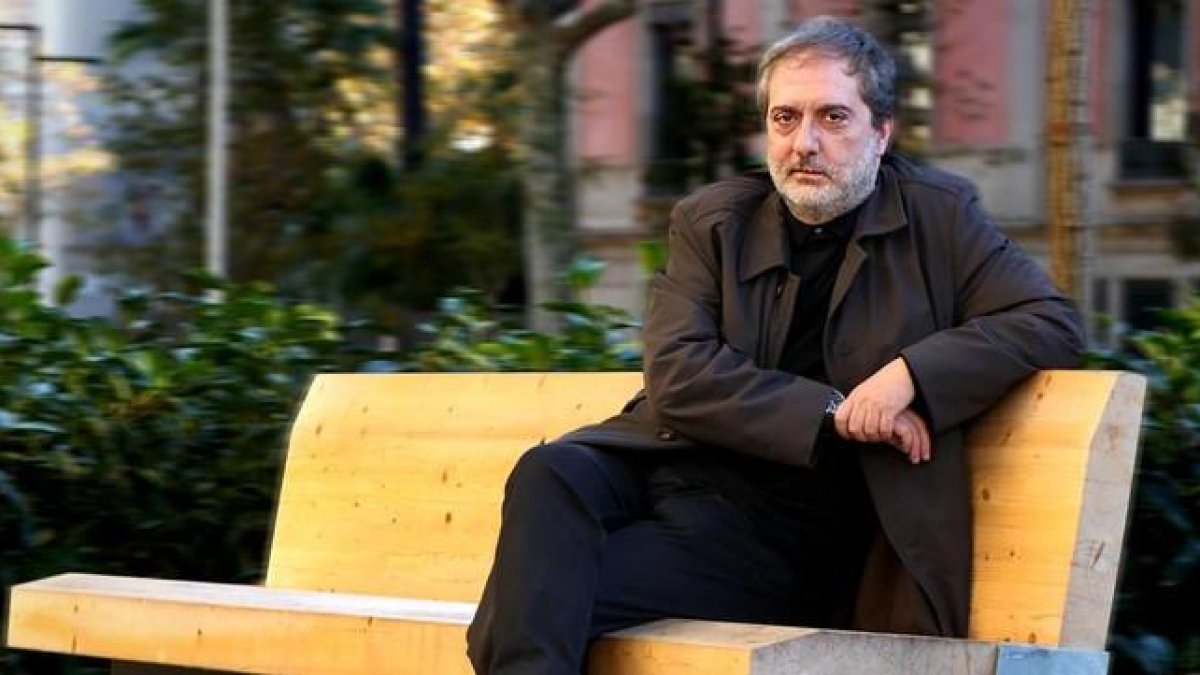 Javier Olivares, guionista de el ministerio del tiempo y autor de la novela historica Felipe.