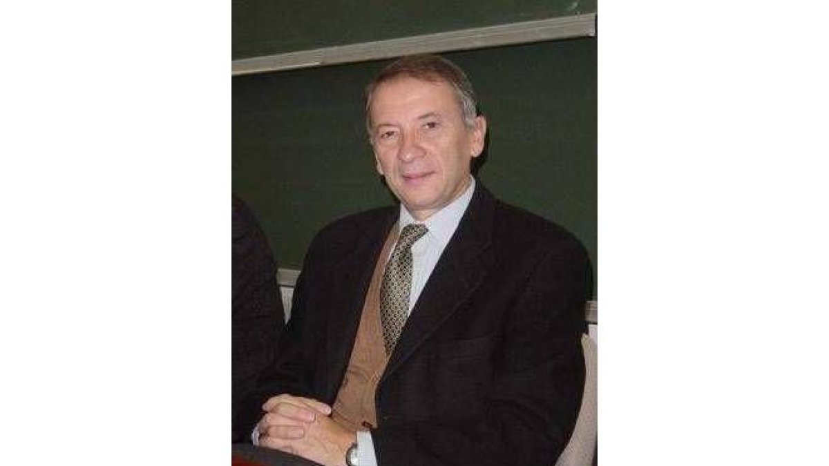 El catedrático de la Universidad de Zaragoza, Luis A. Oro