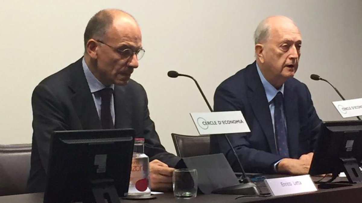 Enrico Letta, izquierda, con Joan Josep Brugera, en el Círculo de Economía