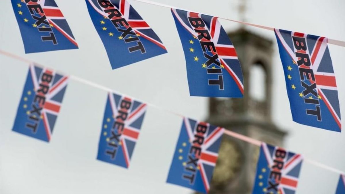 Banderas a favor del 'Brexit'.