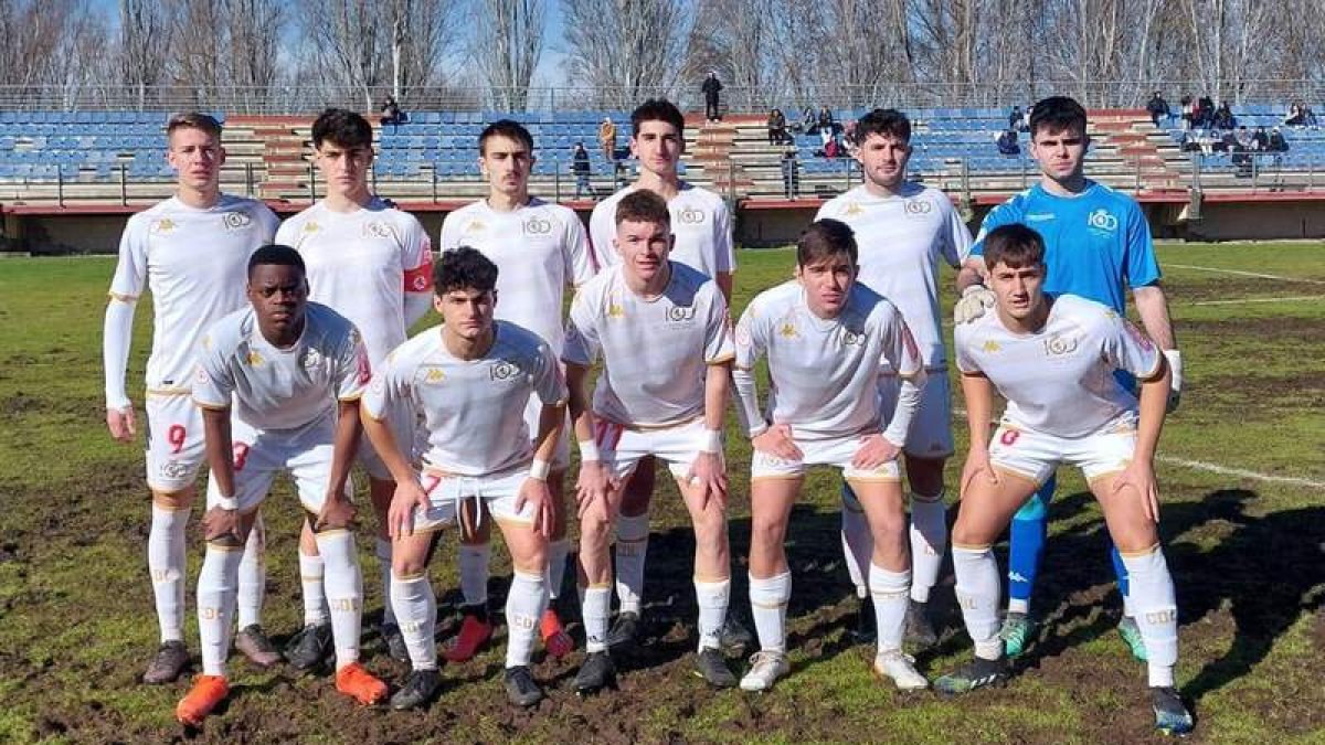 Equipo inicial de la Cultural que se enfrentó al Leganés en la categoría de División de Honor Juvenil. DL