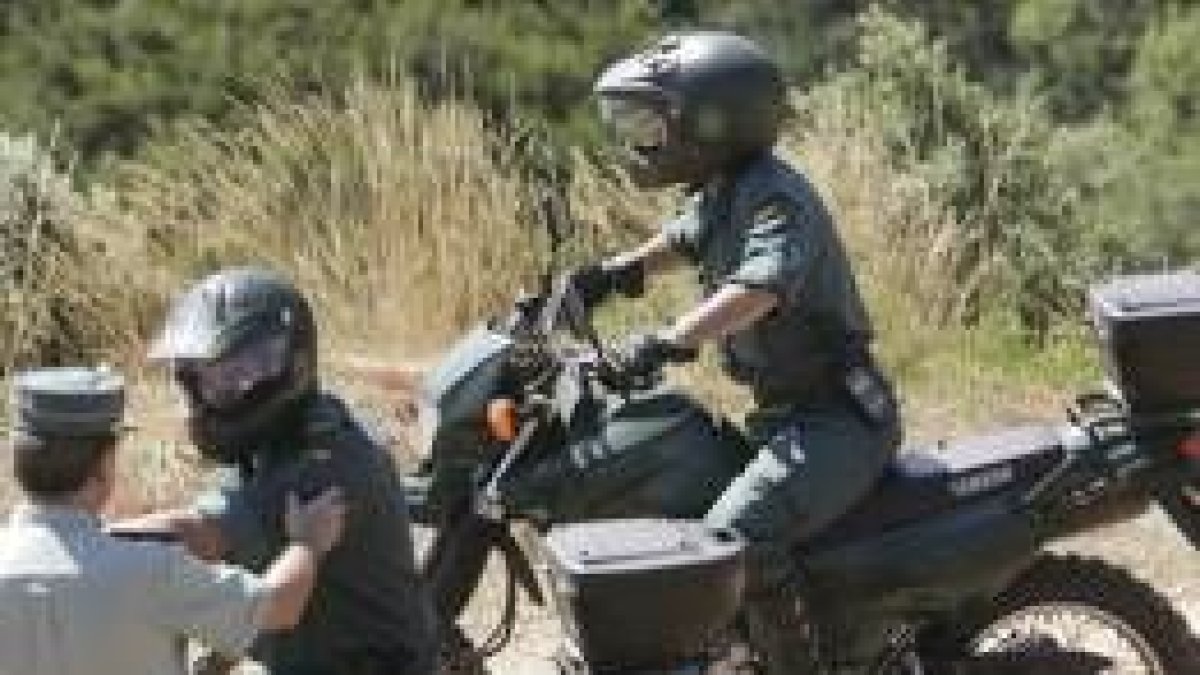 Las motocicletas son una de las mejores herramientas de los agentes del Seprona