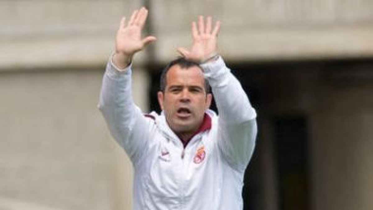 Álvaro Cervera durante un entrenamiento de la Cultural.