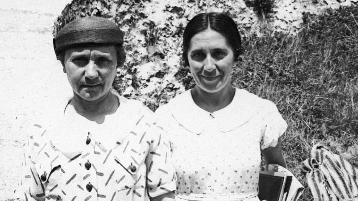 María de Maeztu y Felisa de las Cuevas en la Universidad de Verano de Santander, en 1934. ARCHIVO RESIDENCIA DE ESTUDIANTES