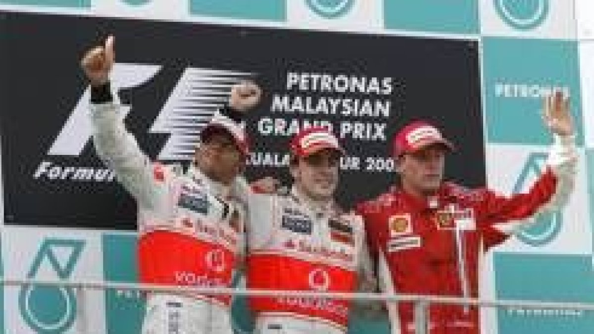 Hamilton, Alonso y Raikkonen en el podio de Malasia