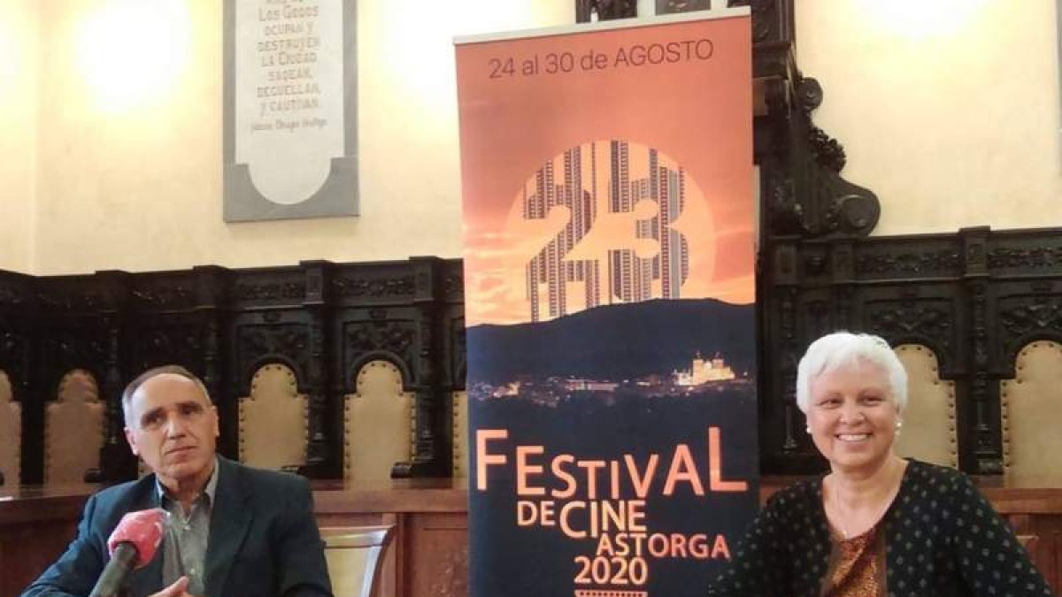 Juan José Alonso Perandones y María Ángeles Rubio, ayer, durante la presentación del festival. DL