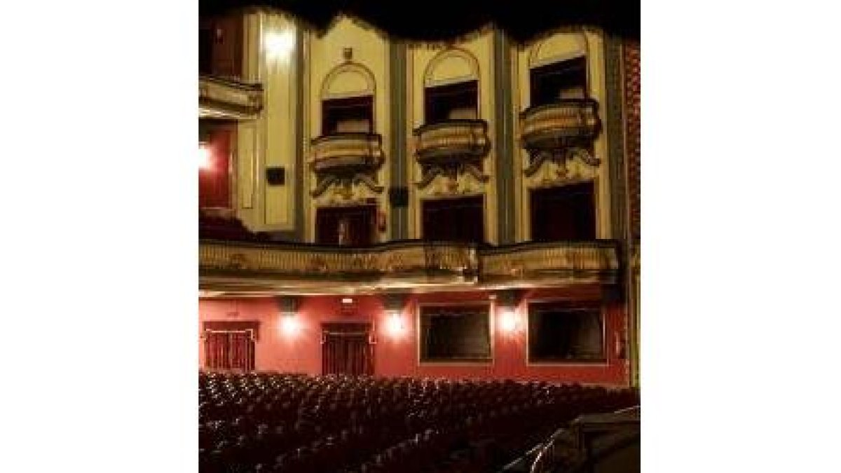 Imagen fotográfica del interior del leonés teatro Emperador