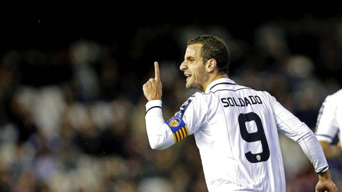 Soldado hace un gesto durante un encuentro disputado con el Valencia.