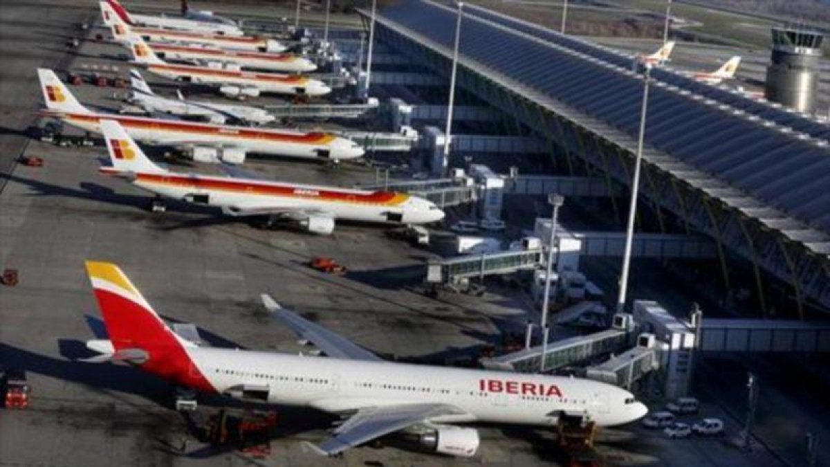 Aviones de Iberia en el aeropuerto madrileño.