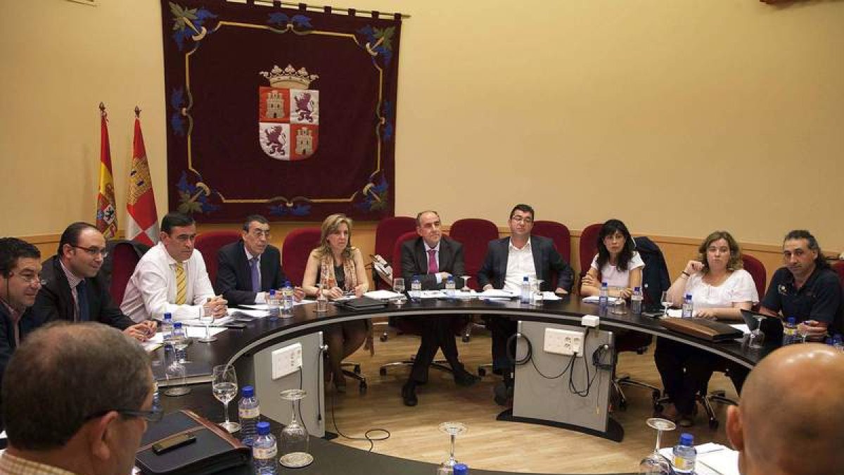 Maria José Salgueiro en la reunión del Grupo de Diputaciones, ayer en Salamanca.