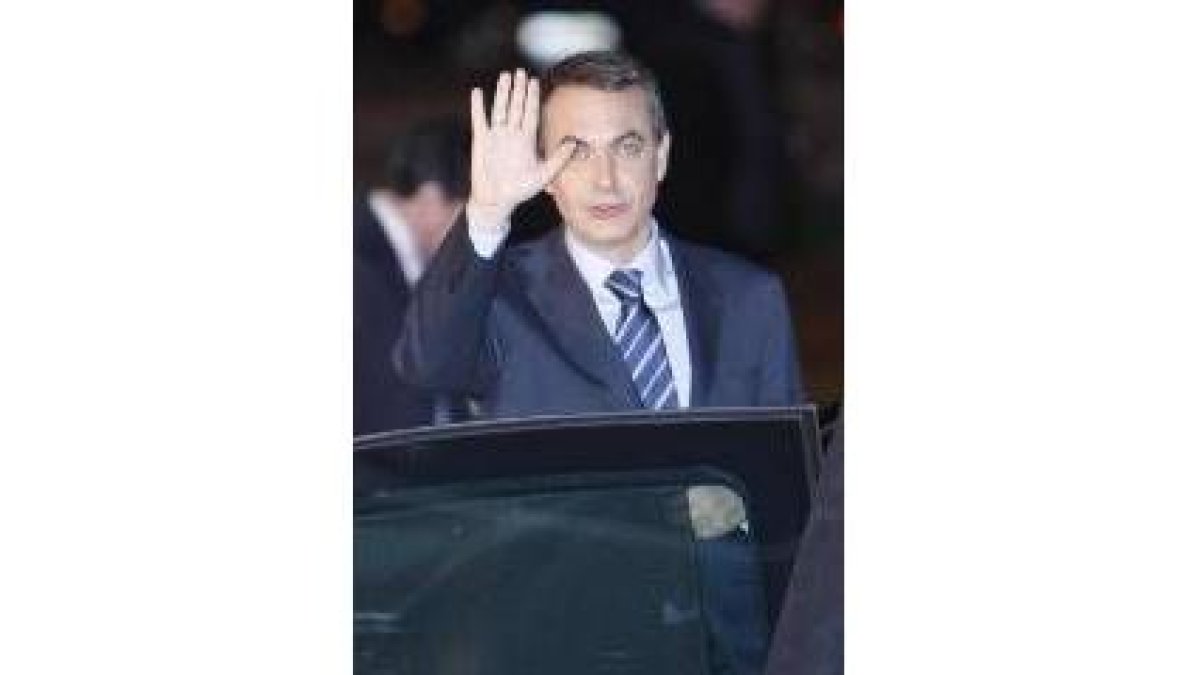 Zapatero acudió a sus viejas bazas para golpear
