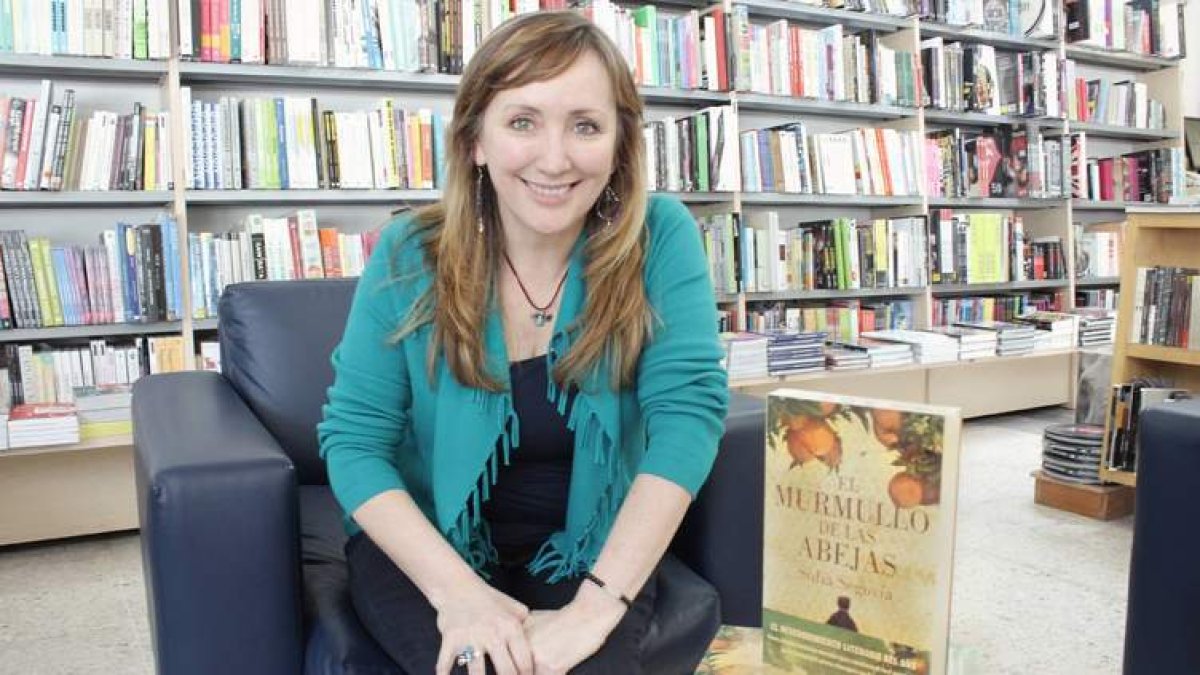 La escritora mexicana Sofía Segovia, considerada la nueva Isabel Allende
