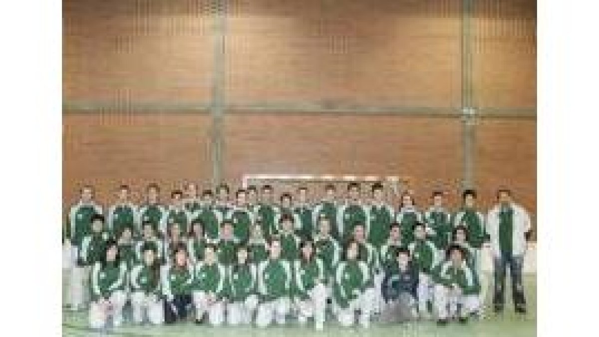 Formación del equipo de atletismo del Universidad de León