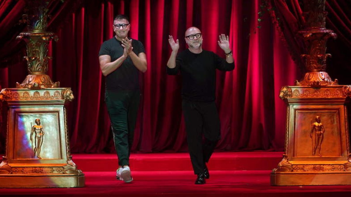 Los diseñadores italianos Domenico Dolce y Stefano Gabbana, tras la presentación de su nueva colección en la Semana de la Moda de Milán.