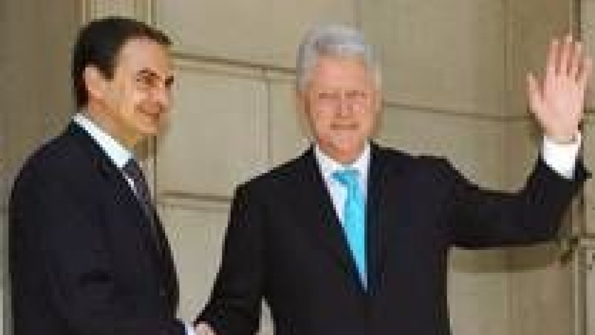 Zapatero recibió ayer en La Moncloa al ex presidente de EE.UU., Bill Clinton