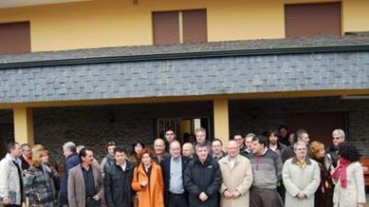 Imagen de familia de la ejecutiva provincial del PSOE, reunida ayer en Peranzanes