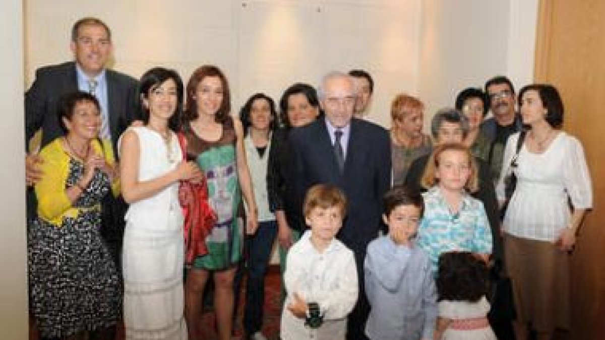 El doctor Fernández Perandones fue homenajeado ayer en León