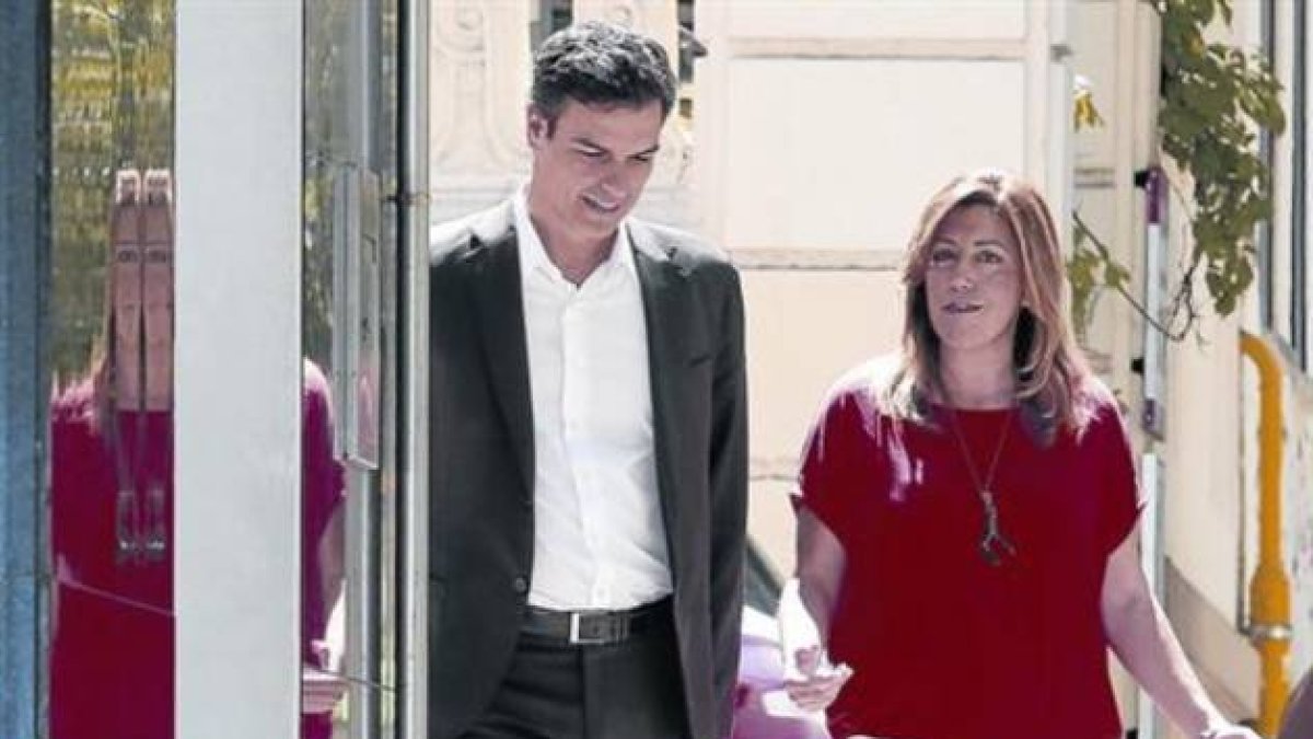 Pedro Sánchez pasea junto a Susana Díaz el pasado 14 de julio, poco después de acceder a la secretaría general del PSOE.