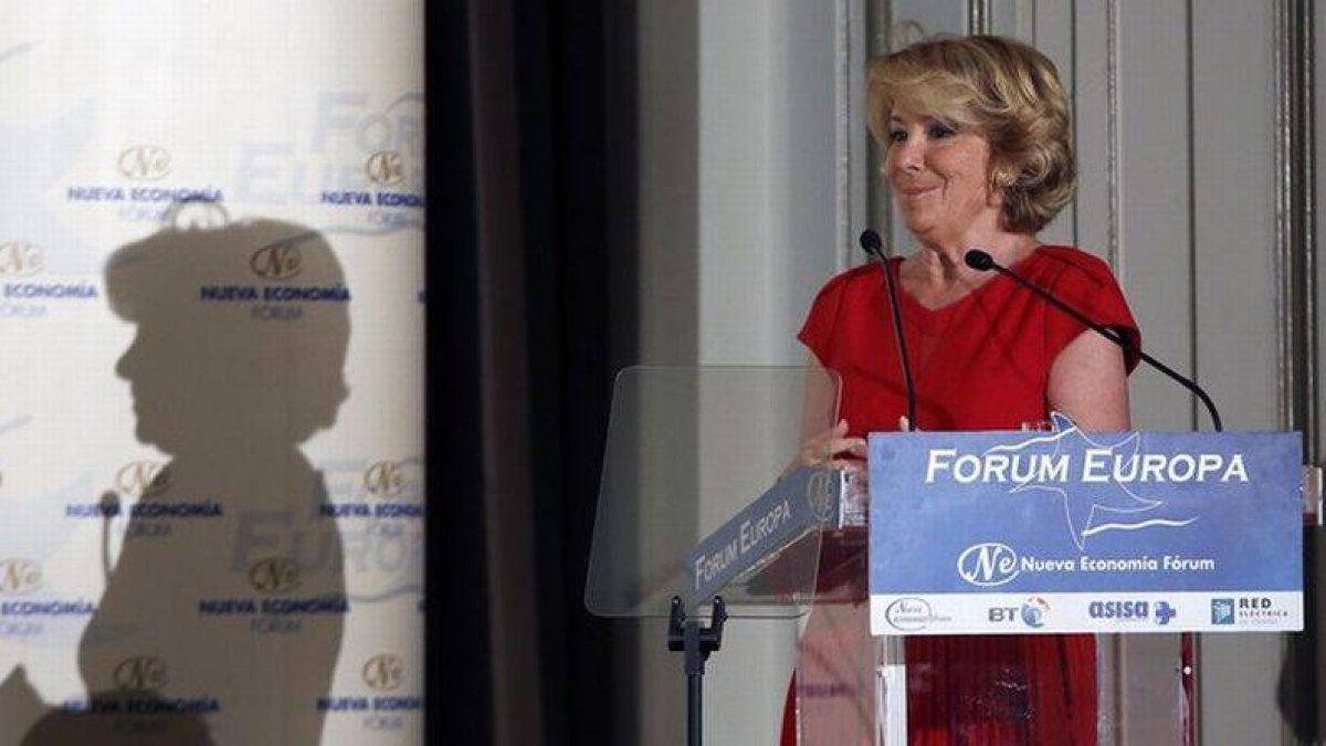 La presidenta del PP madrileño y candidata a la alcaldía de la capital, Esperanza Aguirre, este lunes en un desayuno informativo.