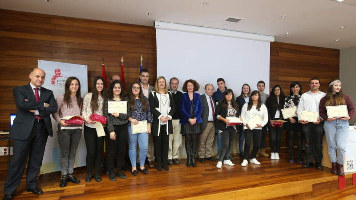 Los estudiantes ganadores de los premios de Estadística.