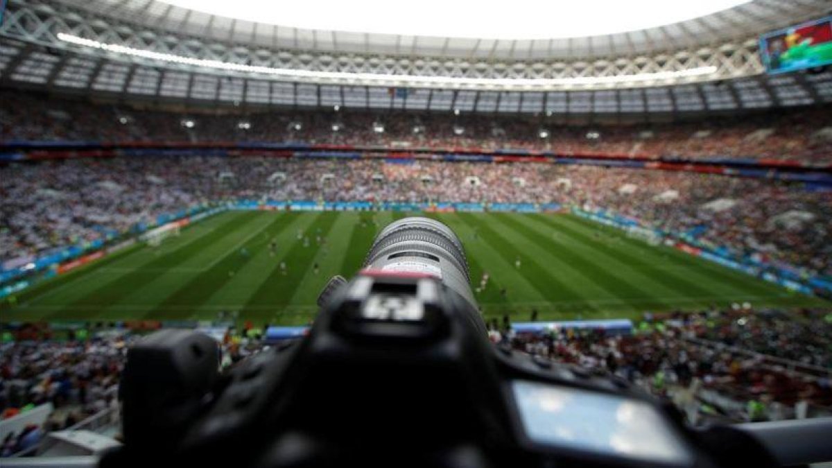 Cámara en el estadio Luzhniki de Moscú, donde se celebró la final del Mundial de fútbol el pasado verano.