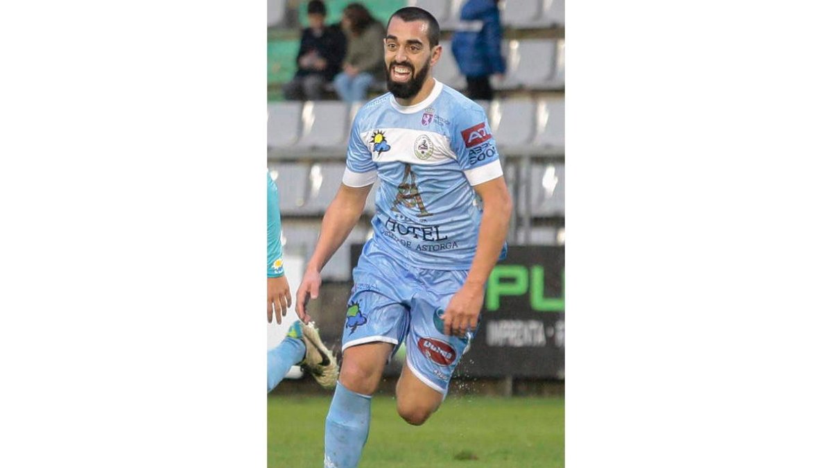 Pino celebra su gol ante el Racing de Ferrol.