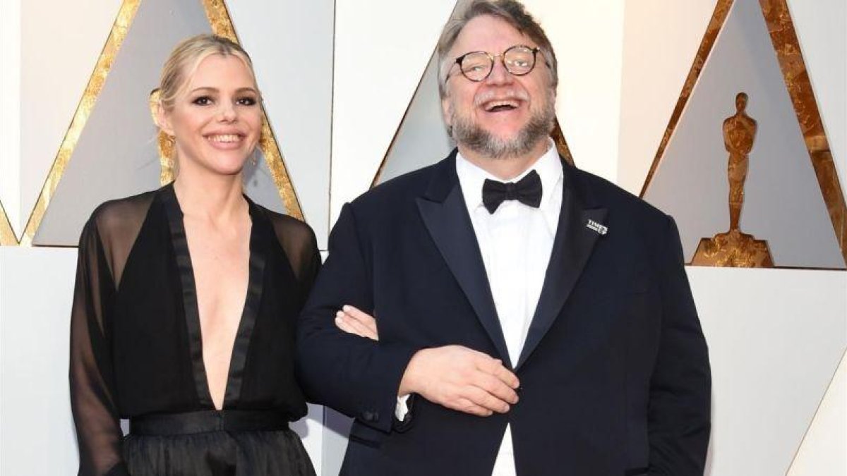 Kim Morgan y Guillermo del Toro, en la gala de los Oscar de este año.